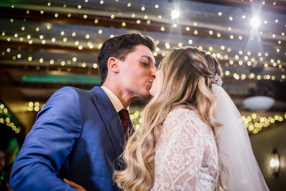 casamento, noiva, noivo, wedding, festa, buffet, alianças, vestido de noiva, madrinhas, padrinhos, estúdio, fotografia, decoração, Rolex, iPhone, glamour, hotel, modelo, dj, som, iluminação, assessoria, amor, família, 