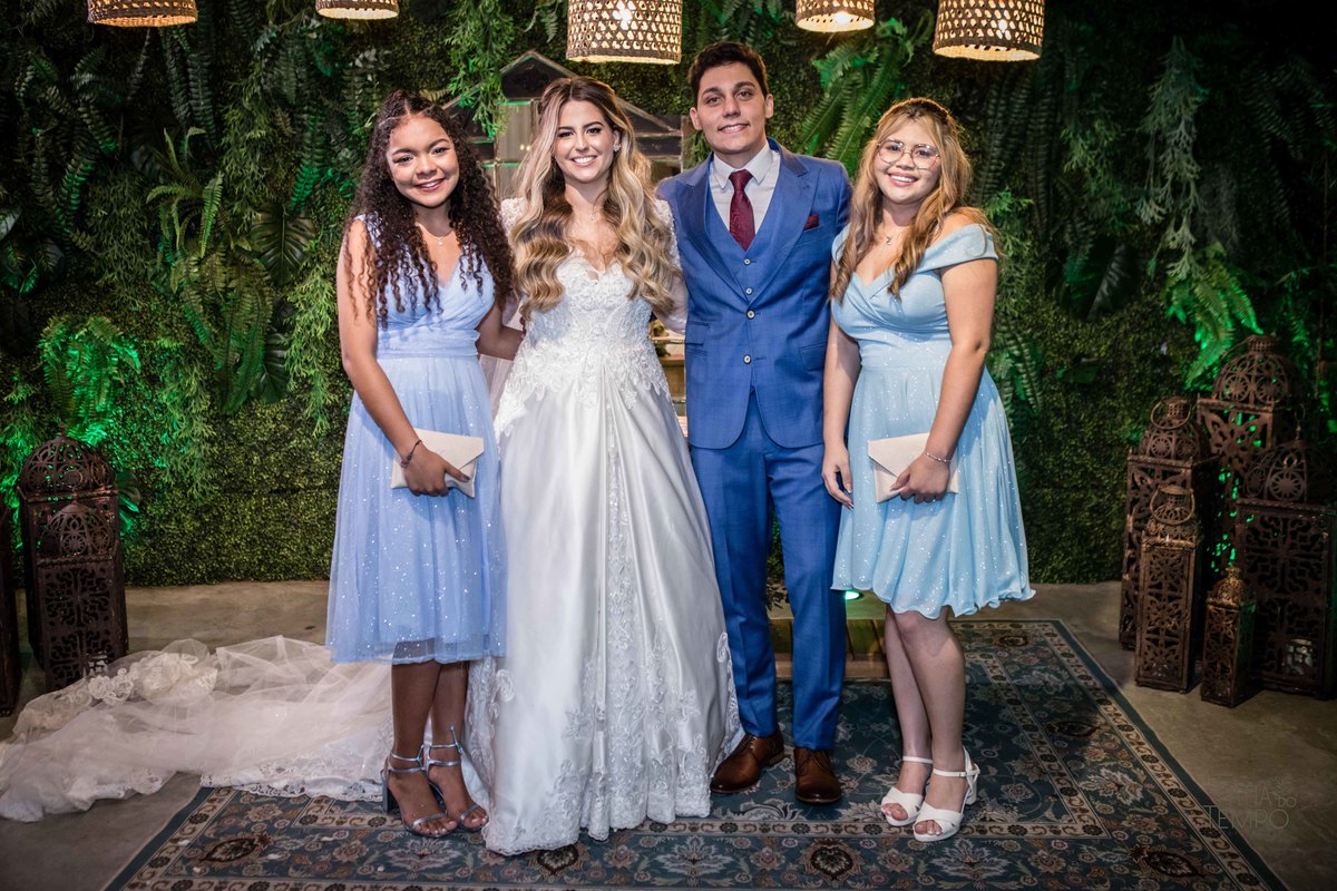 casamento, noiva, noivo, wedding, festa, buffet, alianças, vestido de noiva, madrinhas, padrinhos, estúdio, fotografia, decoração, Rolex, iPhone, glamour, hotel, modelo, dj, som, iluminação, assessoria, amor, família, 