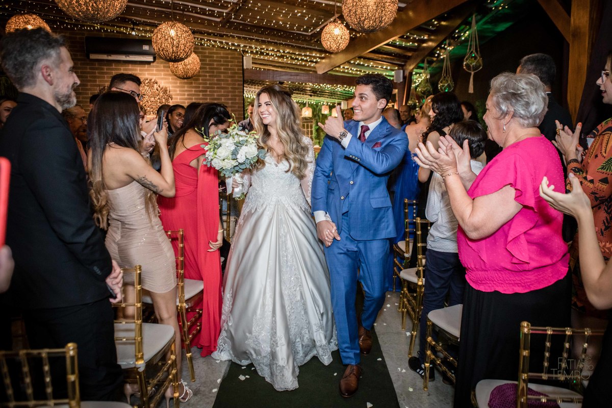 casamento, noiva, noivo, wedding, festa, buffet, alianças, vestido de noiva, madrinhas, padrinhos, estúdio, fotografia, decoração, Rolex, iPhone, glamour, hotel, modelo, dj, som, iluminação, assessoria, amor, família, 