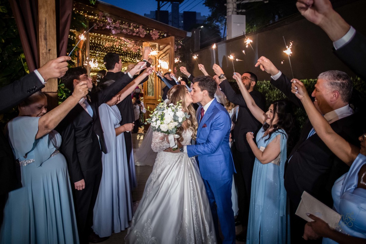 casamento, noiva, noivo, wedding, festa, buffet, alianças, vestido de noiva, madrinhas, padrinhos, estúdio, fotografia, decoração, Rolex, iPhone, glamour, hotel, modelo, dj, som, iluminação, assessoria, amor, família, 