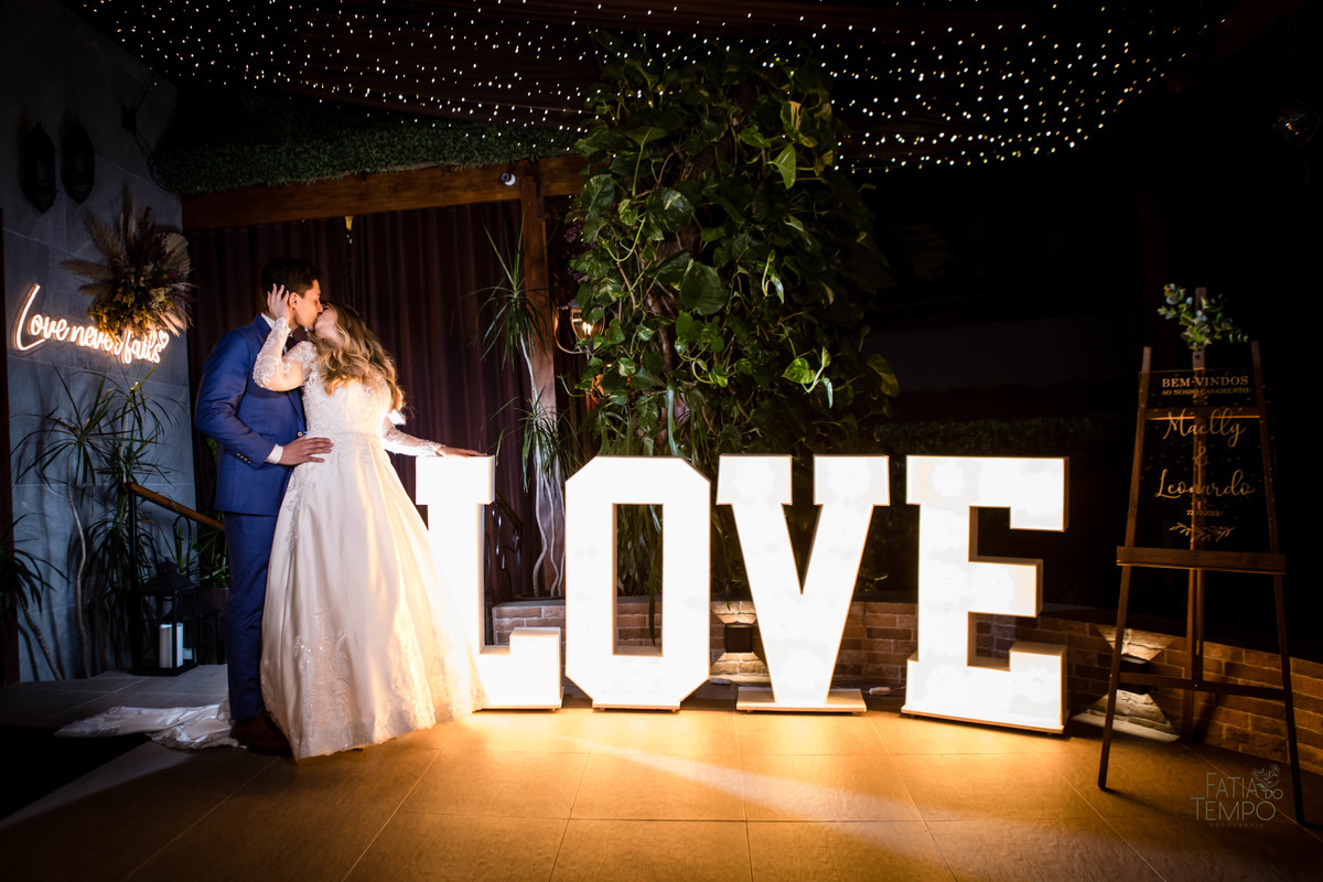 casamento, noiva, noivo, wedding, festa, buffet, alianças, vestido de noiva, madrinhas, padrinhos, estúdio, fotografia, decoração, Rolex, iPhone, glamour, hotel, modelo, dj, som, iluminação, assessoria, amor, família, 