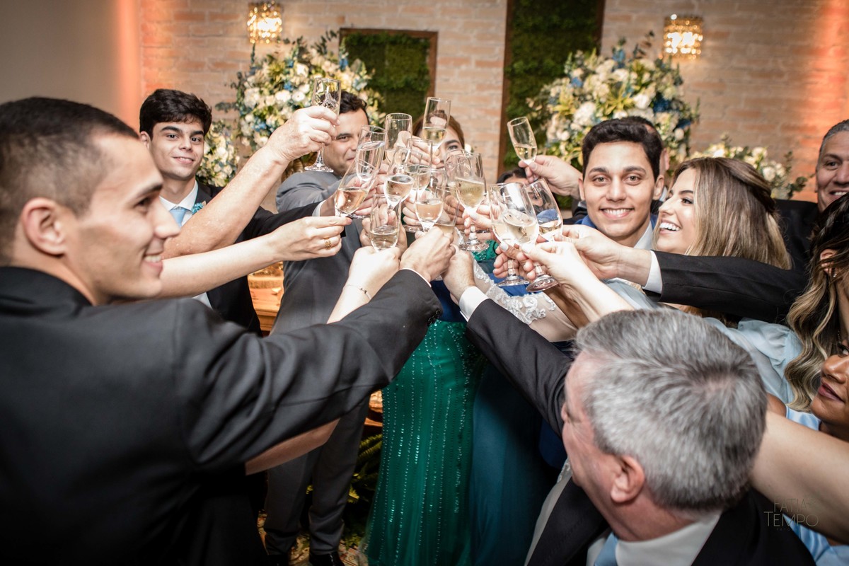 casamento, noiva, noivo, wedding, festa, buffet, alianças, vestido de noiva, madrinhas, padrinhos, estúdio, fotografia, decoração, Rolex, iPhone, glamour, hotel, modelo, dj, som, iluminação, assessoria, amor, família, 