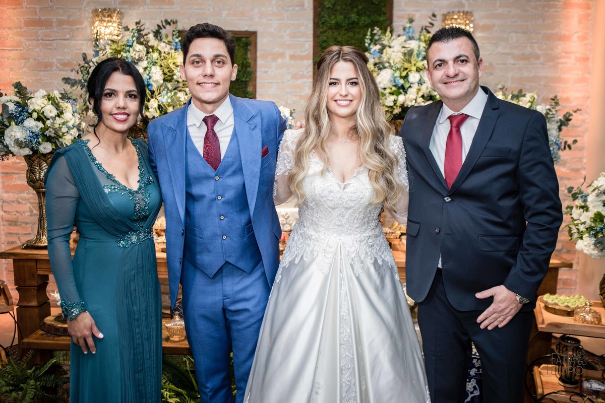 casamento, noiva, noivo, wedding, festa, buffet, alianças, vestido de noiva, madrinhas, padrinhos, estúdio, fotografia, decoração, Rolex, iPhone, glamour, hotel, modelo, dj, som, iluminação, assessoria, amor, família, 