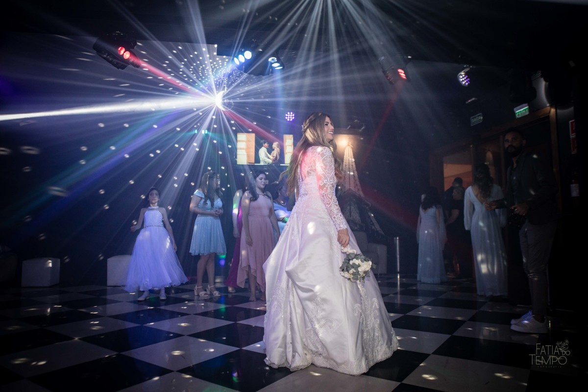 casamento, noiva, noivo, wedding, festa, buffet, alianças, vestido de noiva, madrinhas, padrinhos, estúdio, fotografia, decoração, Rolex, iPhone, glamour, hotel, modelo, dj, som, iluminação, assessoria, amor, família, 