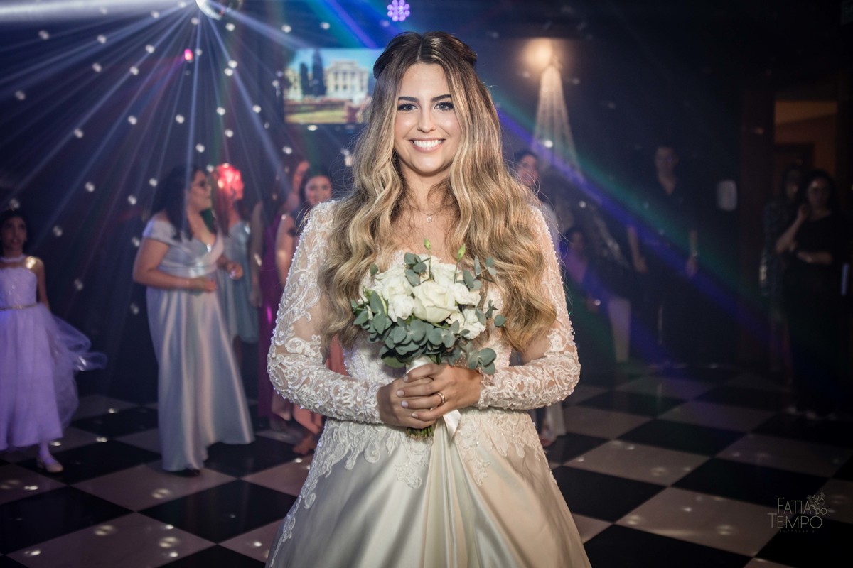 casamento, noiva, noivo, wedding, festa, buffet, alianças, vestido de noiva, madrinhas, padrinhos, estúdio, fotografia, decoração, Rolex, iPhone, glamour, hotel, modelo, dj, som, iluminação, assessoria, amor, família, 