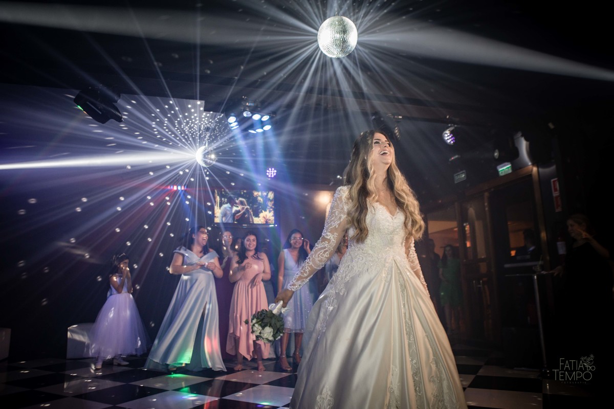 casamento, noiva, noivo, wedding, festa, buffet, alianças, vestido de noiva, madrinhas, padrinhos, estúdio, fotografia, decoração, Rolex, iPhone, glamour, hotel, modelo, dj, som, iluminação, assessoria, amor, família, 