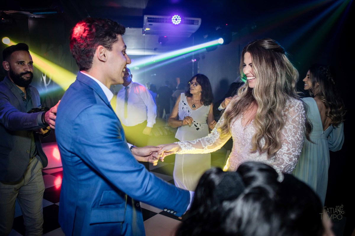 casamento, noiva, noivo, wedding, festa, buffet, alianças, vestido de noiva, madrinhas, padrinhos, estúdio, fotografia, decoração, Rolex, iPhone, glamour, hotel, modelo, dj, som, iluminação, assessoria, amor, família, 