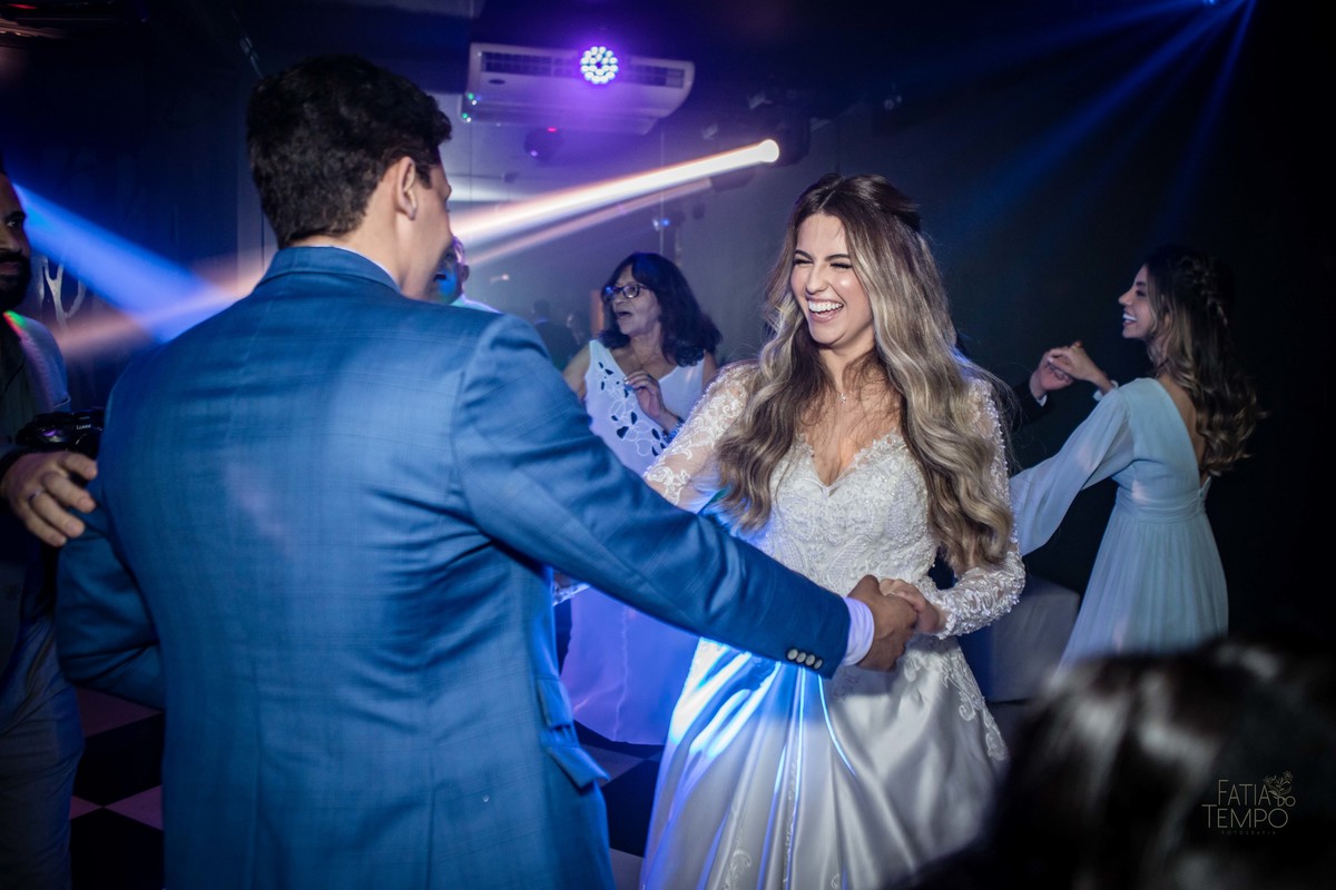 casamento, noiva, noivo, wedding, festa, buffet, alianças, vestido de noiva, madrinhas, padrinhos, estúdio, fotografia, decoração, Rolex, iPhone, glamour, hotel, modelo, dj, som, iluminação, assessoria, amor, família, 