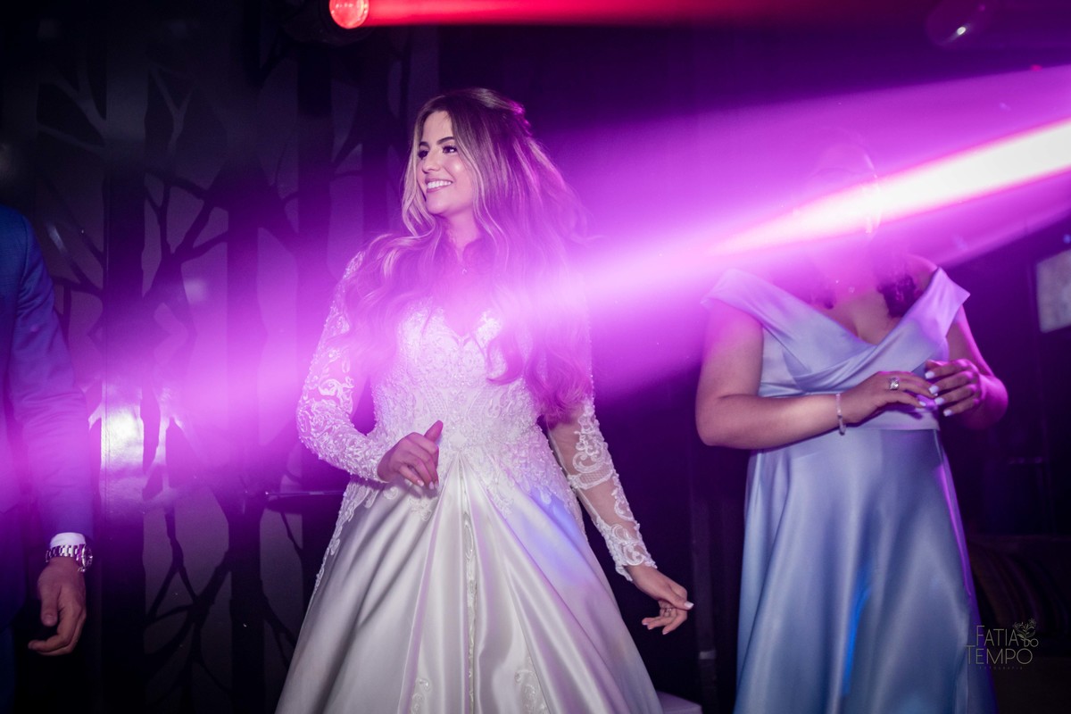 casamento, noiva, noivo, wedding, festa, buffet, alianças, vestido de noiva, madrinhas, padrinhos, estúdio, fotografia, decoração, Rolex, iPhone, glamour, hotel, modelo, dj, som, iluminação, assessoria, amor, família, 