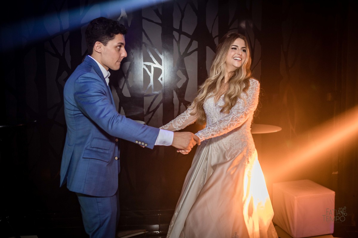 casamento, noiva, noivo, wedding, festa, buffet, alianças, vestido de noiva, madrinhas, padrinhos, estúdio, fotografia, decoração, Rolex, iPhone, glamour, hotel, modelo, dj, som, iluminação, assessoria, amor, família, 