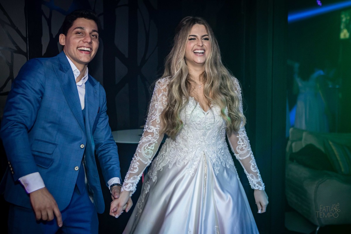 casamento, noiva, noivo, wedding, festa, buffet, alianças, vestido de noiva, madrinhas, padrinhos, estúdio, fotografia, decoração, Rolex, iPhone, glamour, hotel, modelo, dj, som, iluminação, assessoria, amor, família, 