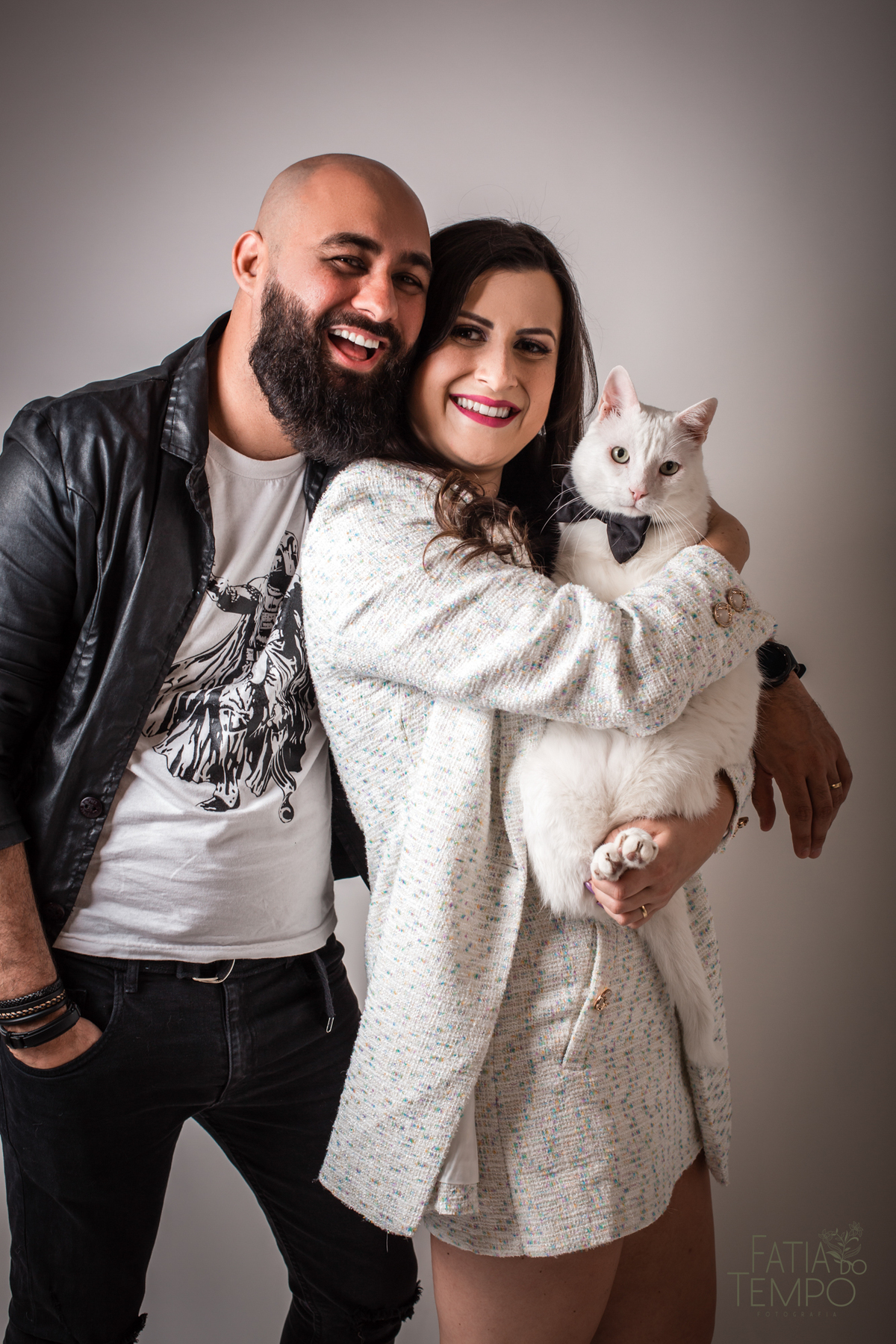 ensaio pré casamento estudio, ensaio de casal em estudio, ensaio de familia com gatos, casal e seu gato, ensaio pre casamento, ensaio em estudio de casal, ensaio pre casamento de casal, vou casar, fotos de pre casamento, fotos de pre casamento em estudio