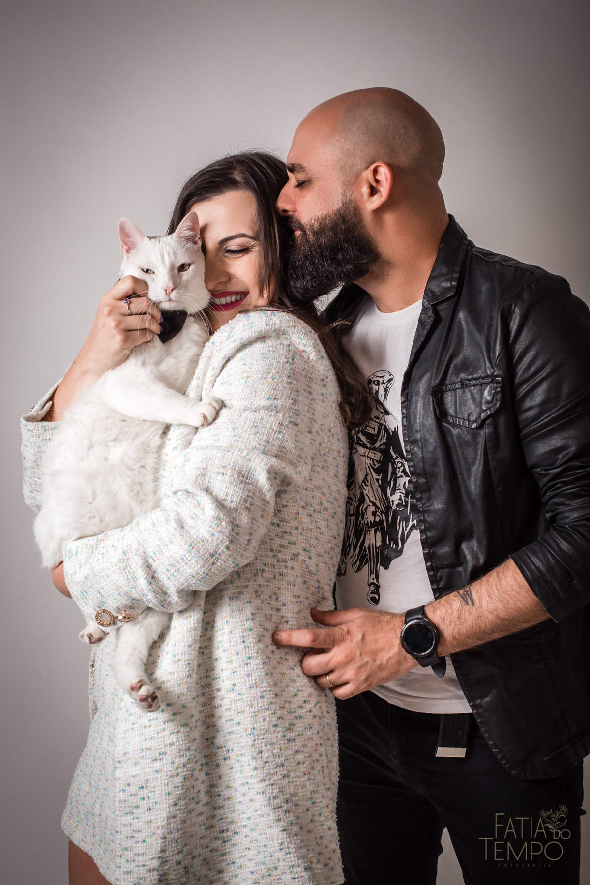 ensaio pré casamento estudio, ensaio de casal em estudio, ensaio de familia com gatos, casal e seu gato, ensaio pre casamento, ensaio em estudio de casal, ensaio pre casamento de casal, vou casar, fotos de pre casamento, fotos de pre casamento em estudio