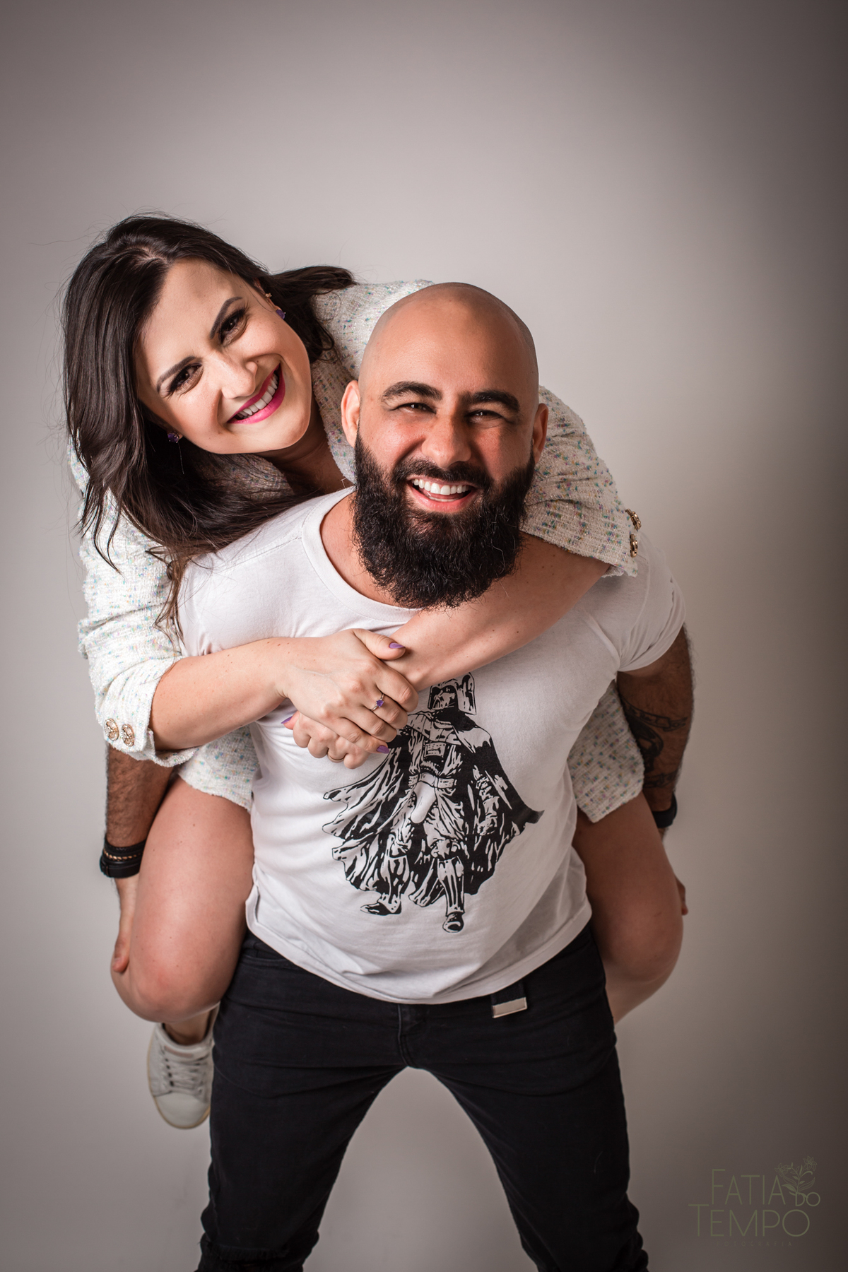 ensaio pré casamento estudio, ensaio de casal em estudio, ensaio de familia com gatos, casal e seu gato, ensaio pre casamento, ensaio em estudio de casal, ensaio pre casamento de casal, vou casar, fotos de pre casamento, fotos de pre casamento em estudio