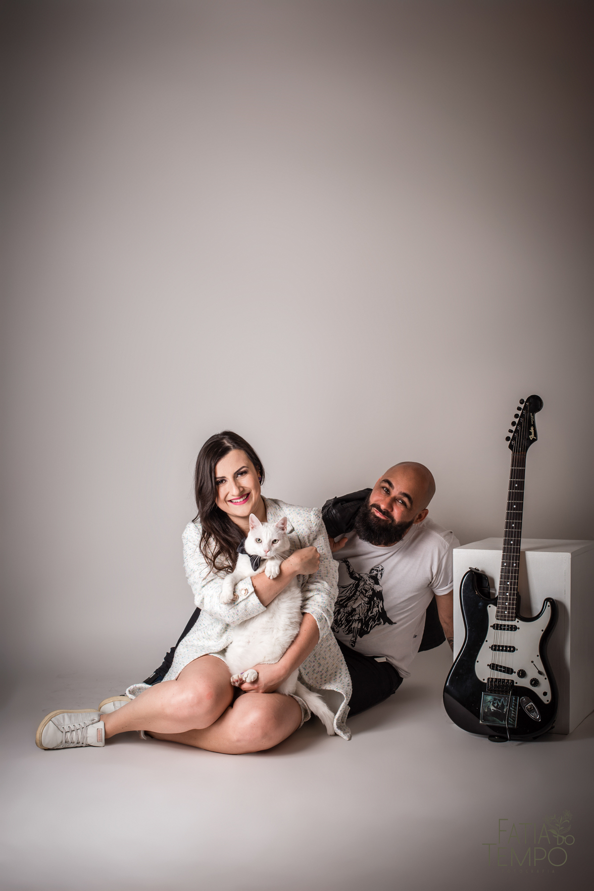 ensaio pré casamento estudio, ensaio de casal em estudio, ensaio de familia com gatos, casal e seu gato, ensaio pre casamento, ensaio em estudio de casal, ensaio pre casamento de casal, vou casar, fotos de pre casamento, fotos de pre casamento em estudio