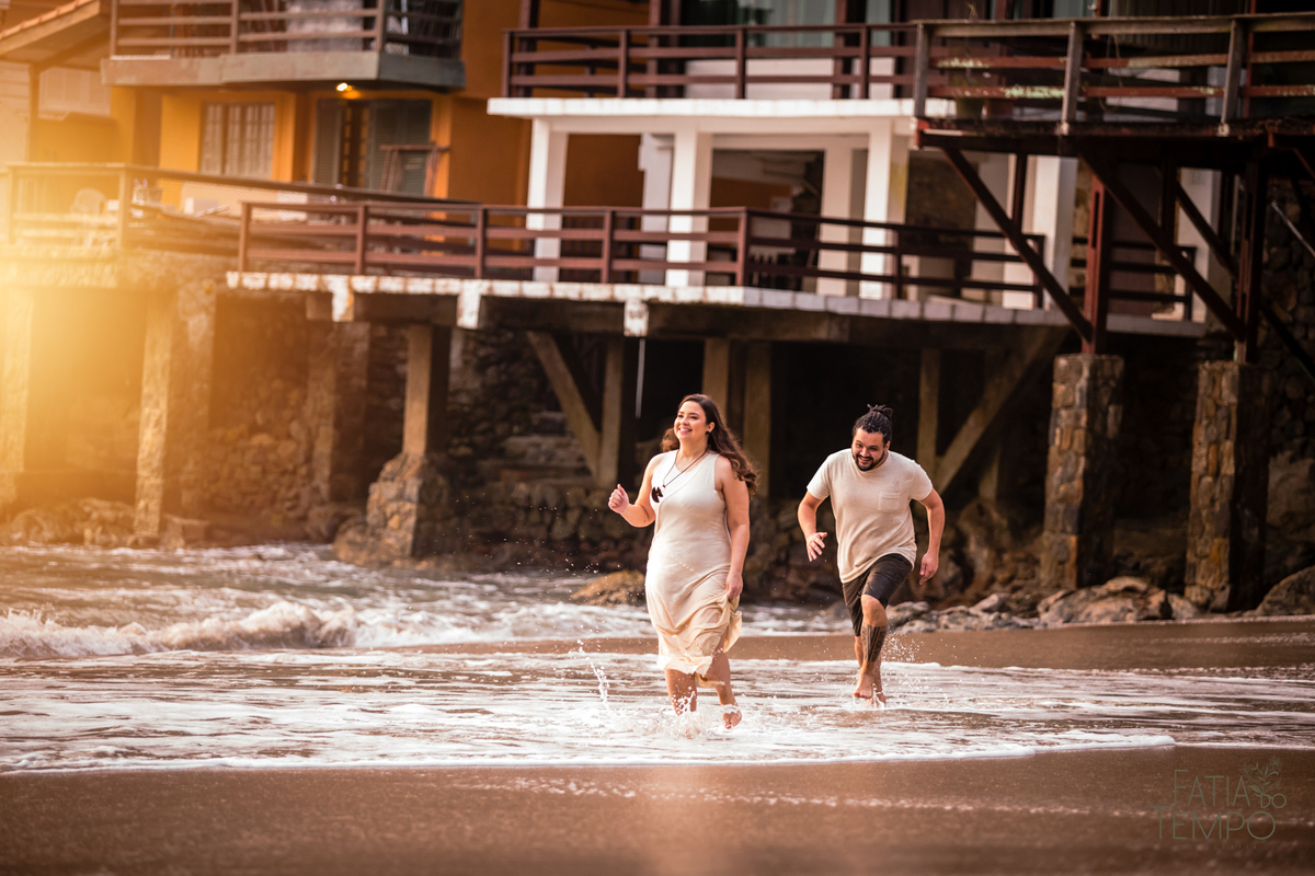 ensaio pre casamento na praia, ensaio de casal na praia, ensaio pre wedding na praia, ensaio na praia, ensaio pre casamento, ensaio pre wedding, ensaio na praia, fotos no guaruja, ensaio profissional na praia, ensaio de casal na praia do guaruja