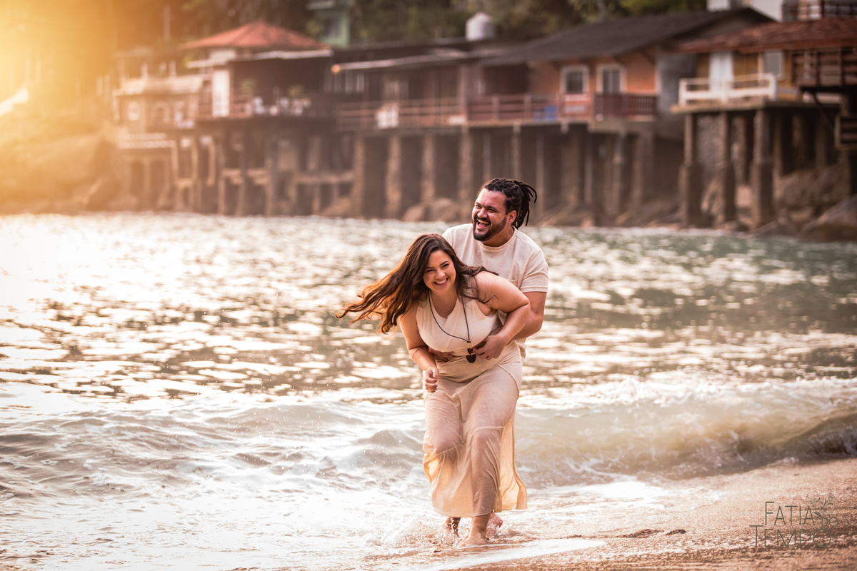 ensaio pre casamento na praia, ensaio de casal na praia, ensaio pre wedding na praia, ensaio na praia, ensaio pre casamento, ensaio pre wedding, ensaio na praia, fotos no guaruja, ensaio profissional na praia, ensaio de casal na praia do guaruja