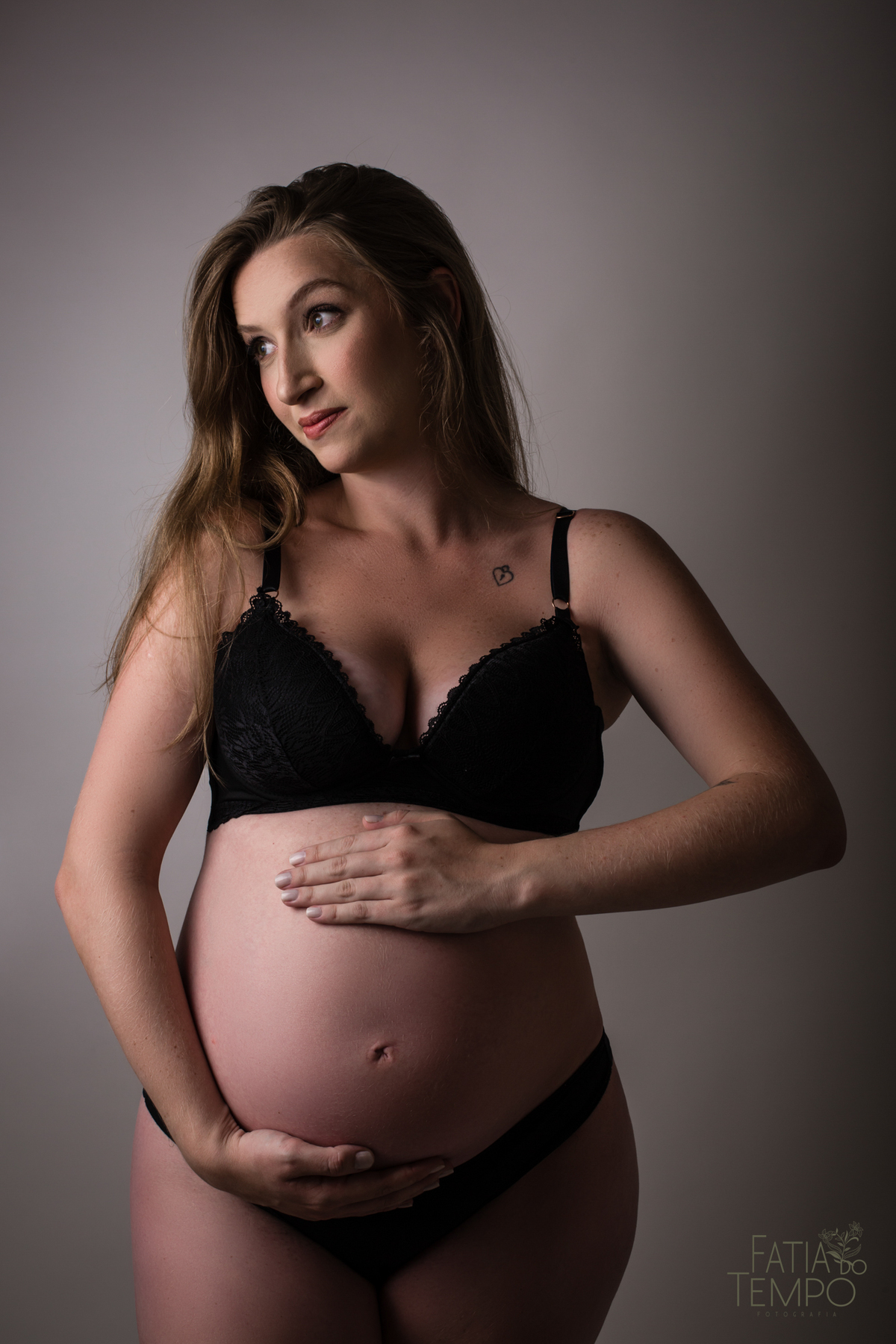 estuio em sao caetano, ensaio gestante, ensaiogestante em estudio, gestante com pitbull, pitbull, gestante loira