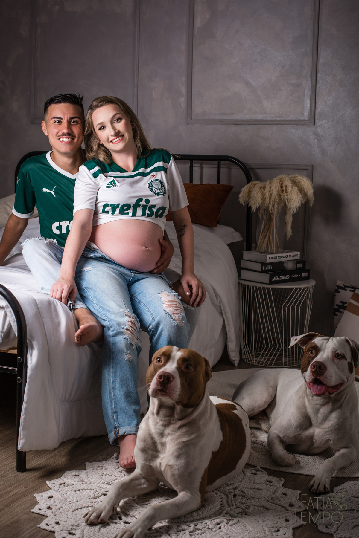 estuio em sao caetano, ensaio gestante, ensaiogestante em estudio, gestante com pitbull, pitbull, gestante loira