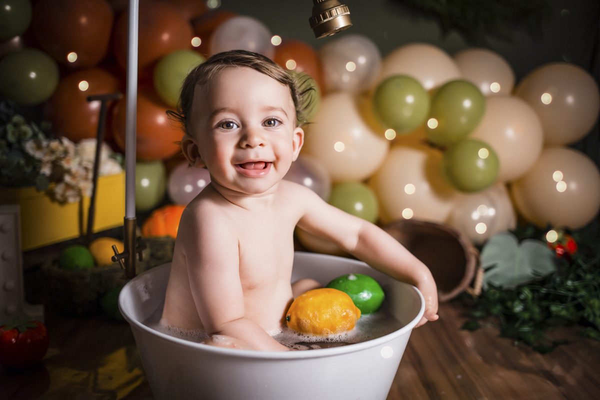 smash the fruit, smash the cake, smash, ensaio smash the cake, ensaio de 1 ano, aniversario de um ano, estudio infantil, fotos em estudio