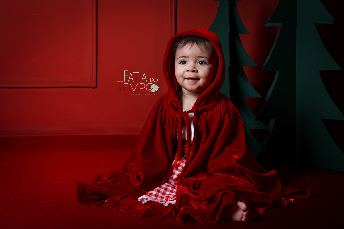 Acompanhar o crescimento e desenvolvimento de um bebê é uma experiência única e emocionante. Ao longo do primeiro ano da Cecília, tivemos o privilégio de registrar cada sorriso, descoberta e mudança em seu ensaio de 12 meses. Desde o seu nascimento, acomp