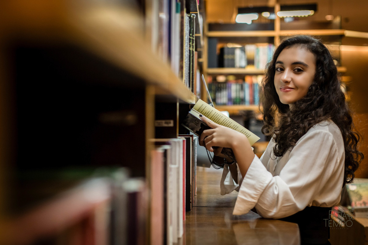 XVanos, 15anos, debutante, menina, mulher, adolescente, aniversario, família, livros, livraria, cultura, inteligência, São Paulo, capital, avenida paulista, ensaio fotográfico, festa, vestido, moda, roupa, chapéu, saia, jaqueta, evento, tênis, 