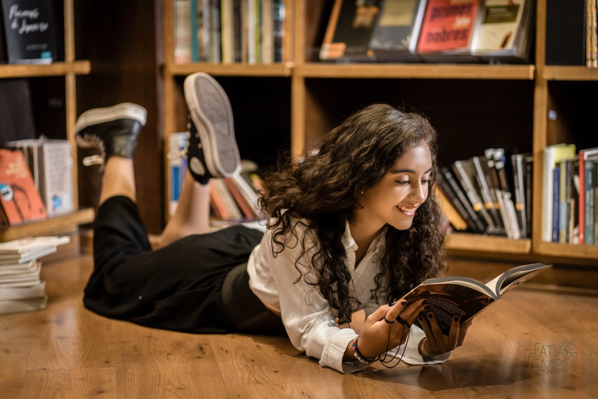 XVanos, 15anos, debutante, menina, mulher, adolescente, aniversario, família, livros, livraria, cultura, inteligência, São Paulo, capital, avenida paulista, ensaio fotográfico, festa, vestido, moda, roupa, chapéu, saia, jaqueta, evento, tênis, 