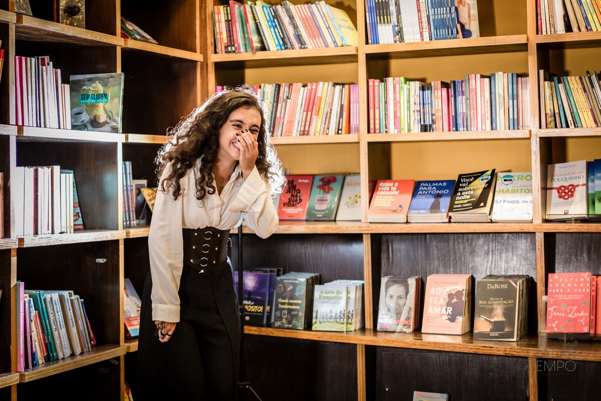 XVanos, 15anos, debutante, menina, mulher, adolescente, aniversario, família, livros, livraria, cultura, inteligência, São Paulo, capital, avenida paulista, ensaio fotográfico, festa, vestido, moda, roupa, chapéu, saia, jaqueta, evento, tênis, 