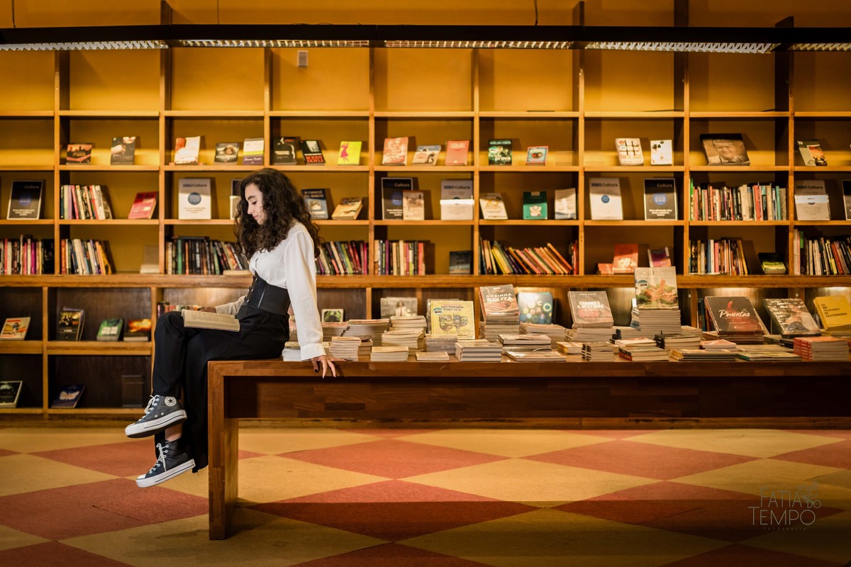 XVanos, 15anos, debutante, menina, mulher, adolescente, aniversario, família, livros, livraria, cultura, inteligência, São Paulo, capital, avenida paulista, ensaio fotográfico, festa, vestido, moda, roupa, chapéu, saia, jaqueta, evento, tênis, 