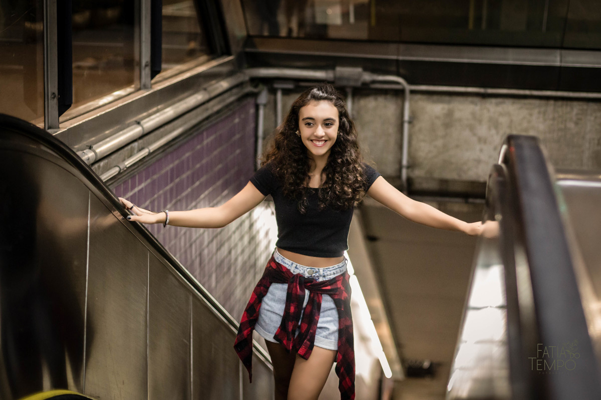 XVanos, 15anos, debutante, menina, mulher, adolescente, aniversario, família, livros, livraria, cultura, inteligência, São Paulo, capital, avenida paulista, ensaio fotográfico, festa, vestido, moda, roupa, chapéu, saia, jaqueta, evento, tênis, 