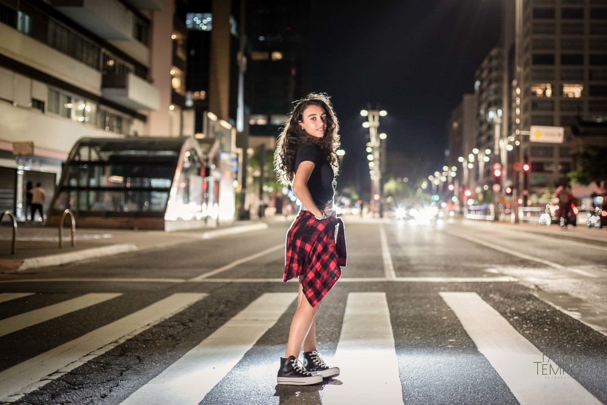 XVanos, 15anos, debutante, menina, mulher, adolescente, aniversario, família, livros, livraria, cultura, inteligência, São Paulo, capital, avenida paulista, ensaio fotográfico, festa, vestido, moda, roupa, chapéu, saia, jaqueta, evento, tênis, 