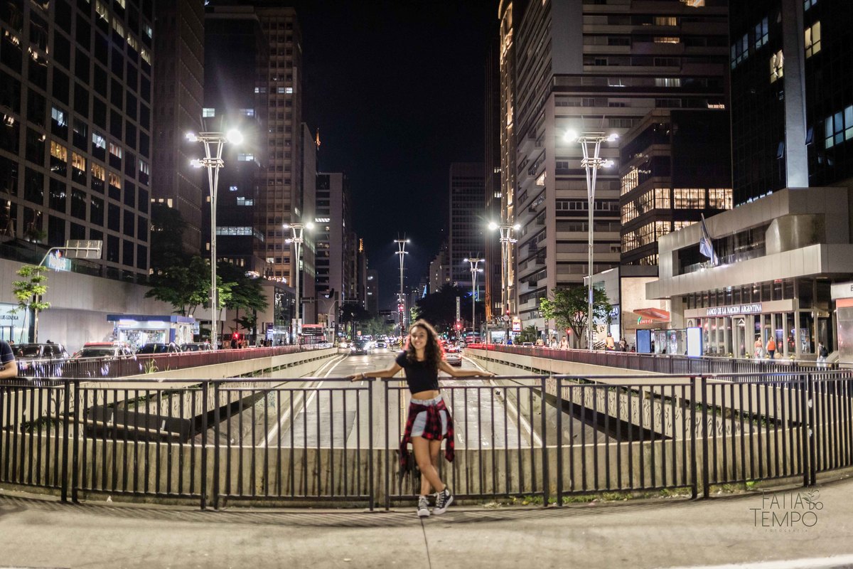 XVanos, 15anos, debutante, menina, mulher, adolescente, aniversario, família, livros, livraria, cultura, inteligência, São Paulo, capital, avenida paulista, ensaio fotográfico, festa, vestido, moda, roupa, chapéu, saia, jaqueta, evento, tênis, 