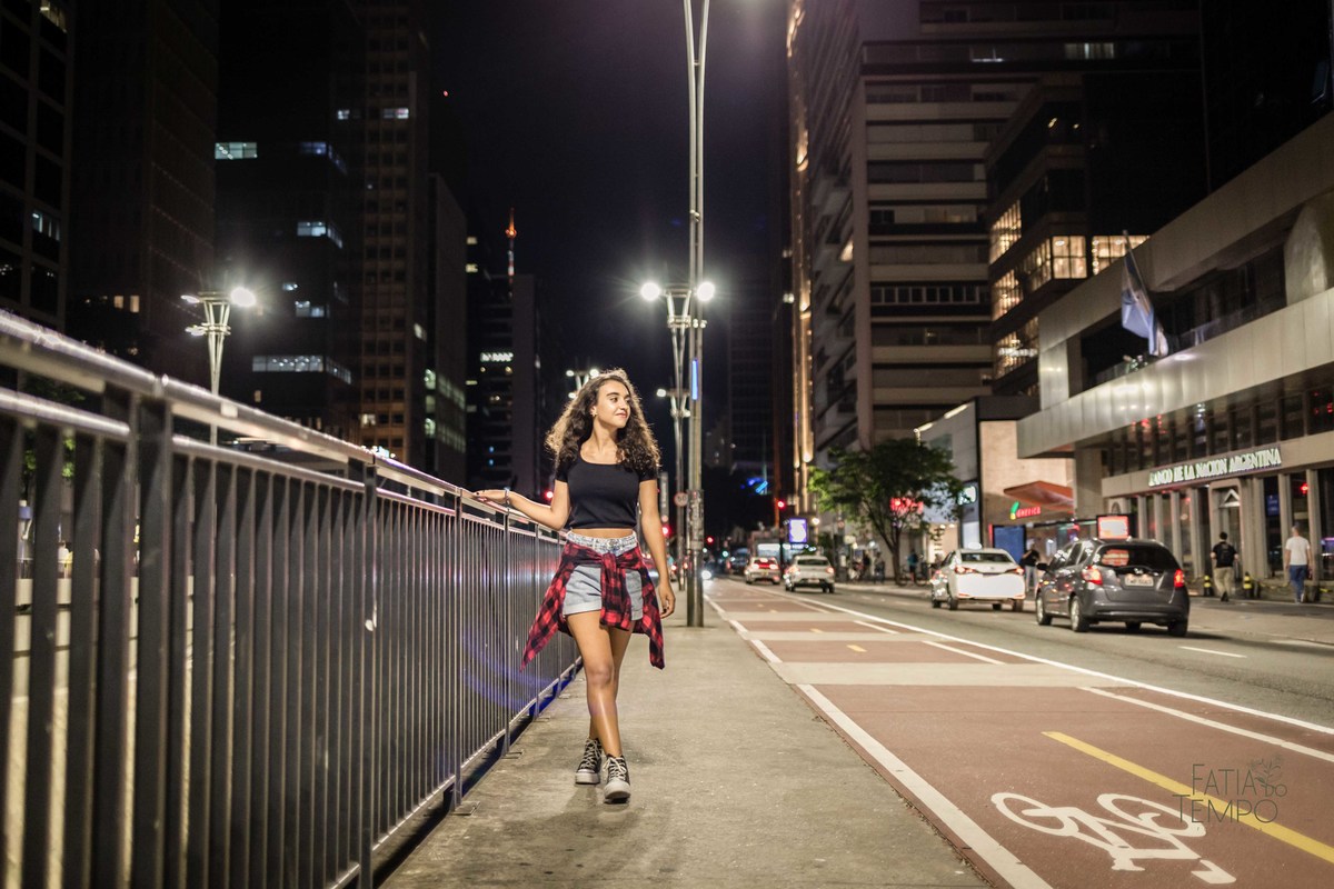 XVanos, 15anos, debutante, menina, mulher, adolescente, aniversario, família, livros, livraria, cultura, inteligência, São Paulo, capital, avenida paulista, ensaio fotográfico, festa, vestido, moda, roupa, chapéu, saia, jaqueta, evento, tênis, 