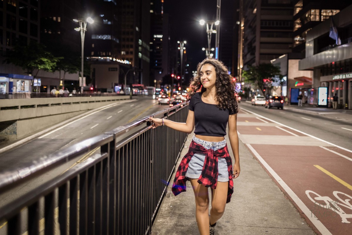 XVanos, 15anos, debutante, menina, mulher, adolescente, aniversario, família, livros, livraria, cultura, inteligência, São Paulo, capital, avenida paulista, ensaio fotográfico, festa, vestido, moda, roupa, chapéu, saia, jaqueta, evento, tênis, 