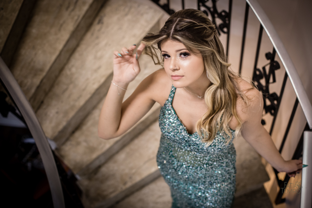 15 anos, debutante, adolescente, festa de debutante, maquiagem, penteado, vestido, mulher, Buffet, gastronomia, decoração, família, dança, apresentação, fotografia, balada, aniversário, robo de Led, funk, musica, amizade, felicidade, evento, 