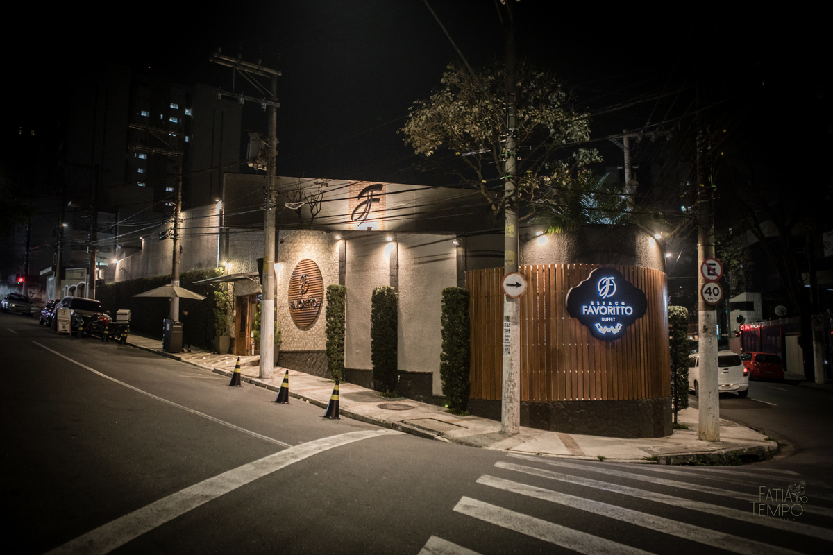 15 anos, debutante, adolescente, festa de debutante, maquiagem, penteado, vestido, mulher, Buffet, gastronomia, decoração, família, dança, apresentação, fotografia, balada, aniversário, robo de Led, funk, musica, amizade, felicidade, evento, 