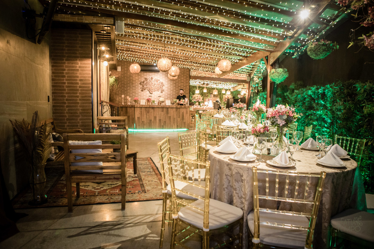 15 anos, debutante, adolescente, festa de debutante, maquiagem, penteado, vestido, mulher, Buffet, gastronomia, decoração, família, dança, apresentação, fotografia, balada, aniversário, robo de Led, funk, musica, amizade, felicidade, evento, 