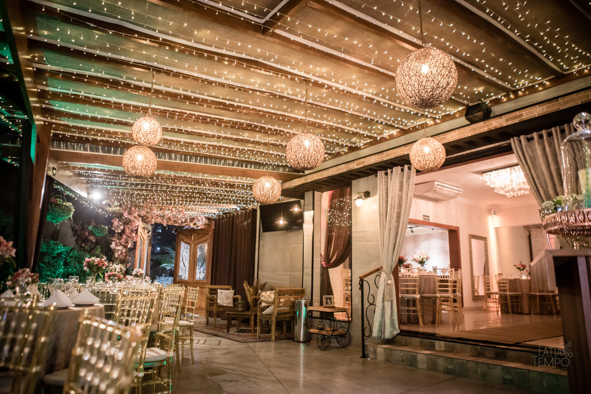 15 anos, debutante, adolescente, festa de debutante, maquiagem, penteado, vestido, mulher, Buffet, gastronomia, decoração, família, dança, apresentação, fotografia, balada, aniversário, robo de Led, funk, musica, amizade, felicidade, evento, 