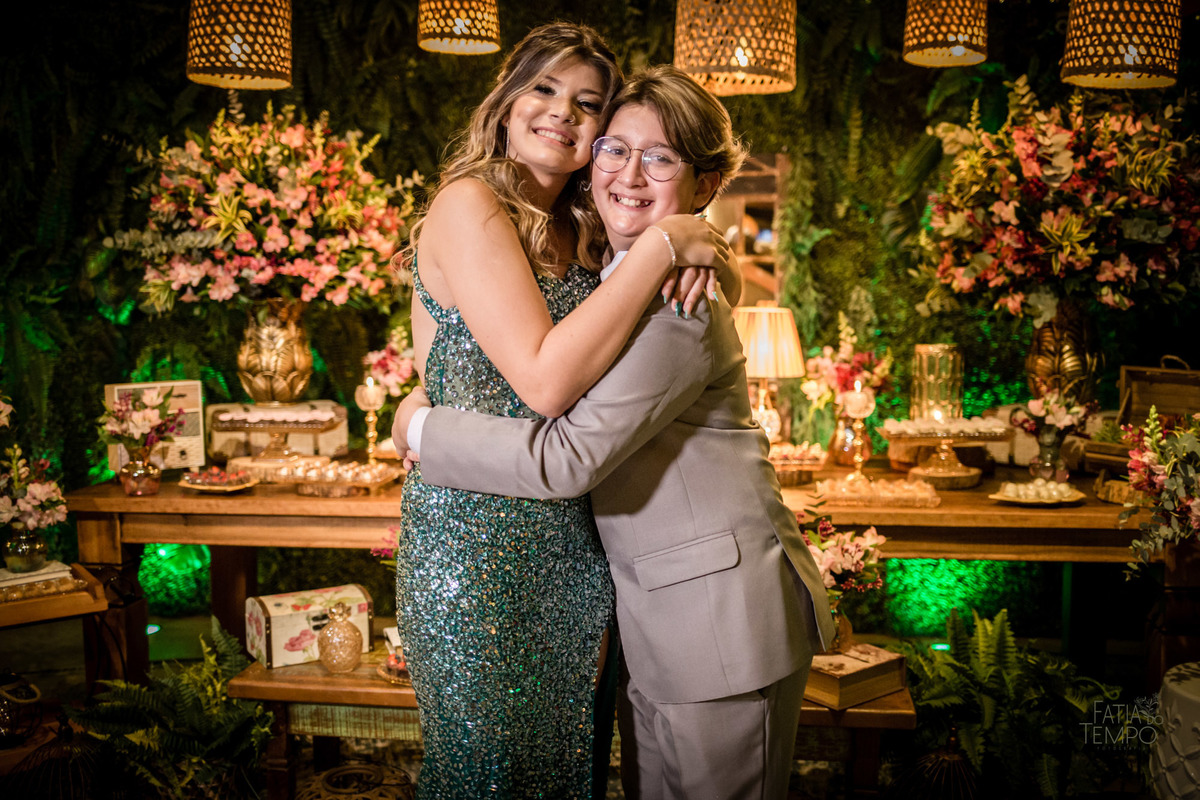 15 anos, debutante, adolescente, festa de debutante, maquiagem, penteado, vestido, mulher, Buffet, gastronomia, decoração, família, dança, apresentação, fotografia, balada, aniversário, robo de Led, funk, musica, amizade, felicidade, evento, 