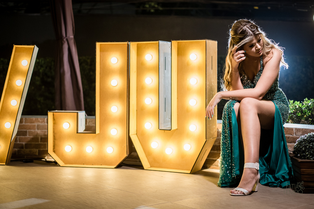 15 anos, debutante, adolescente, festa de debutante, maquiagem, penteado, vestido, mulher, Buffet, gastronomia, decoração, família, dança, apresentação, fotografia, balada, aniversário, robo de Led, funk, musica, amizade, felicidade, evento, 