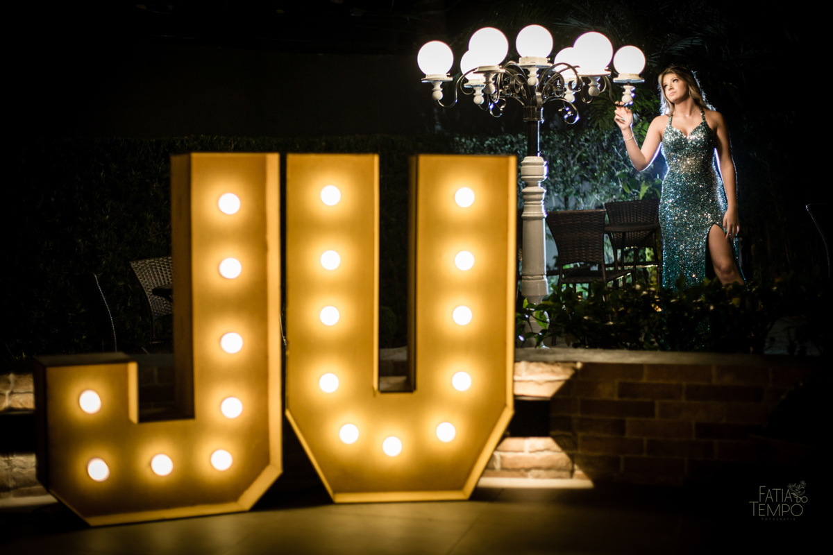 15 anos, debutante, adolescente, festa de debutante, maquiagem, penteado, vestido, mulher, Buffet, gastronomia, decoração, família, dança, apresentação, fotografia, balada, aniversário, robo de Led, funk, musica, amizade, felicidade, evento, 