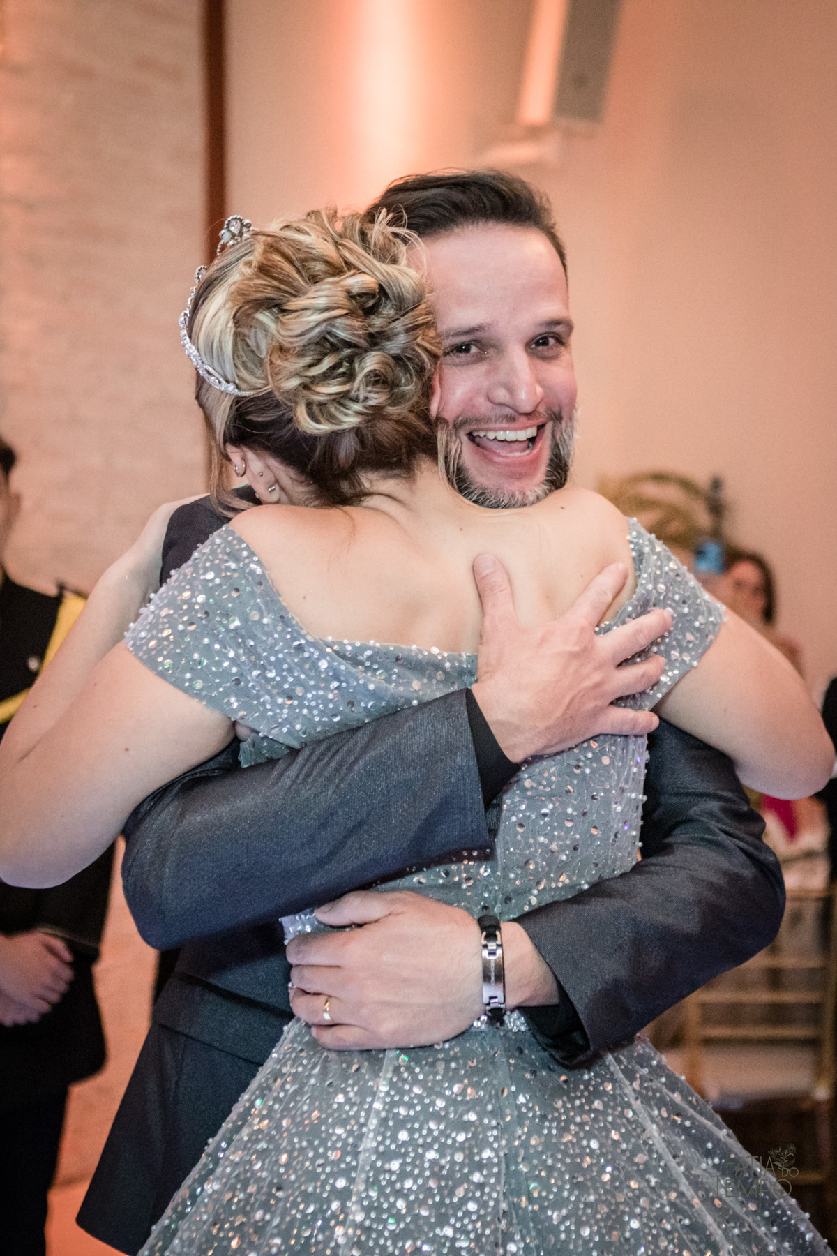 15 anos, debutante, adolescente, festa de debutante, maquiagem, penteado, vestido, mulher, Buffet, gastronomia, decoração, família, dança, apresentação, fotografia, balada, aniversário, robo de Led, funk, musica, amizade, felicidade, evento, 