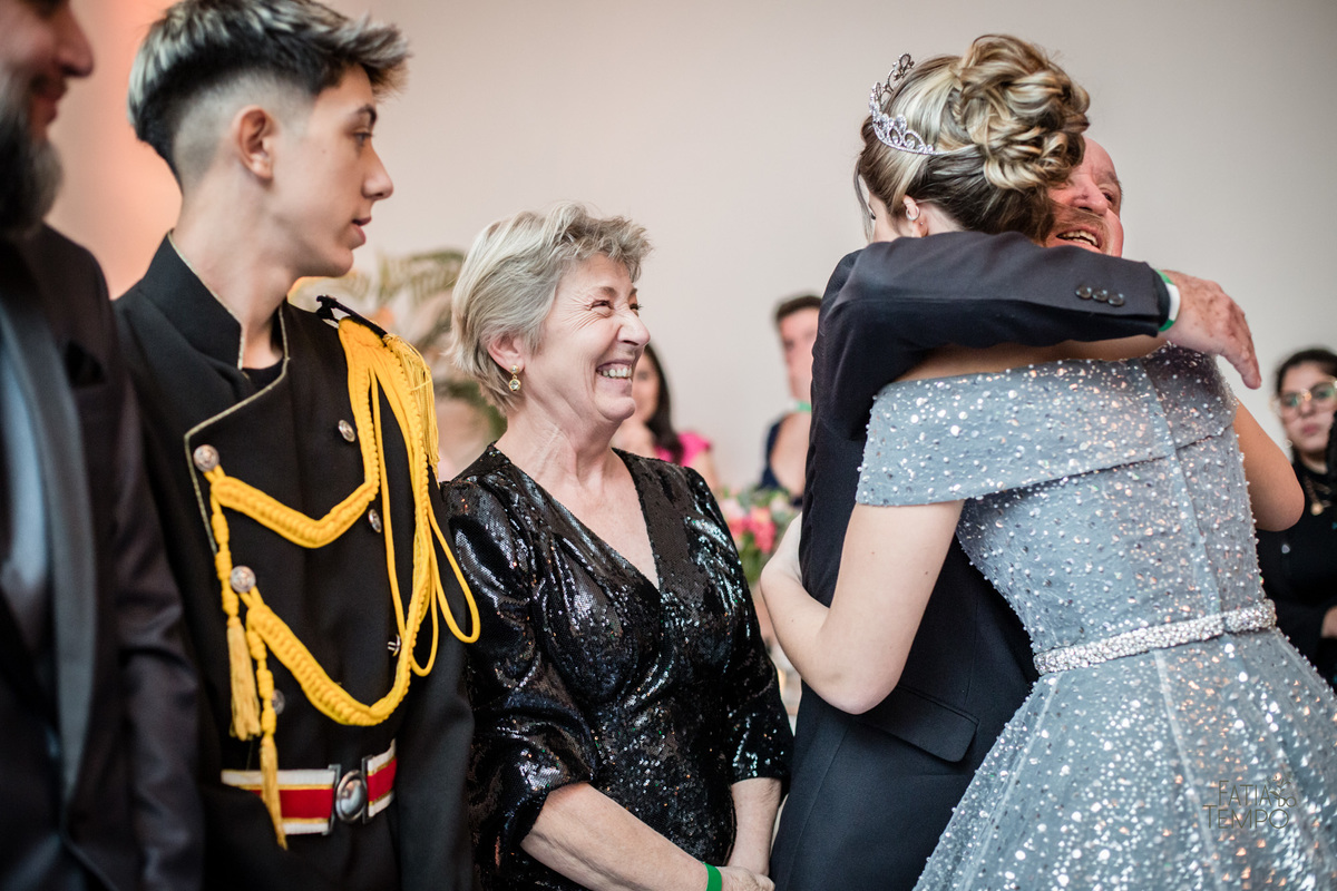 15 anos, debutante, adolescente, festa de debutante, maquiagem, penteado, vestido, mulher, Buffet, gastronomia, decoração, família, dança, apresentação, fotografia, balada, aniversário, robo de Led, funk, musica, amizade, felicidade, evento, 