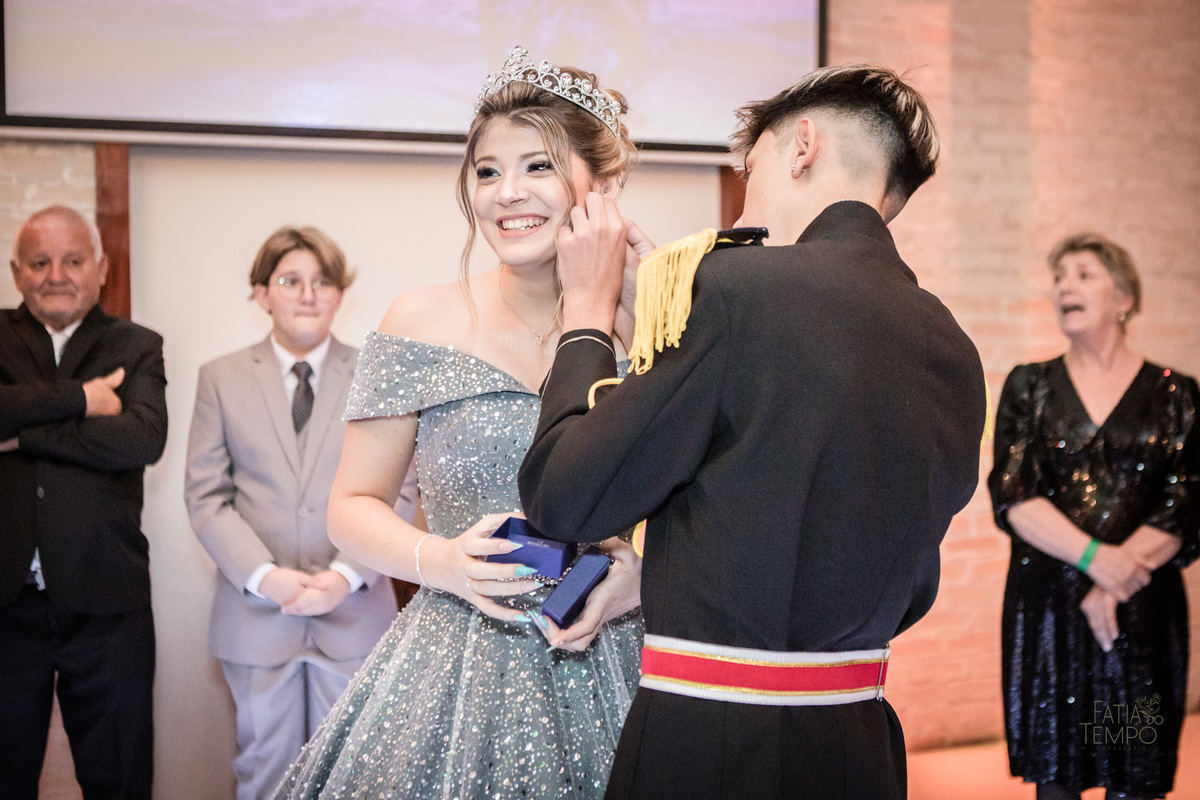 15 anos, debutante, adolescente, festa de debutante, maquiagem, penteado, vestido, mulher, Buffet, gastronomia, decoração, família, dança, apresentação, fotografia, balada, aniversário, robo de Led, funk, musica, amizade, felicidade, evento, 