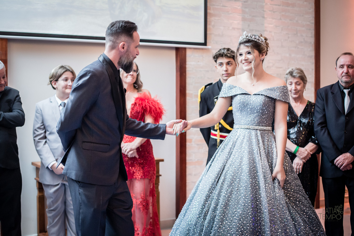 15 anos, debutante, adolescente, festa de debutante, maquiagem, penteado, vestido, mulher, Buffet, gastronomia, decoração, família, dança, apresentação, fotografia, balada, aniversário, robo de Led, funk, musica, amizade, felicidade, evento, 