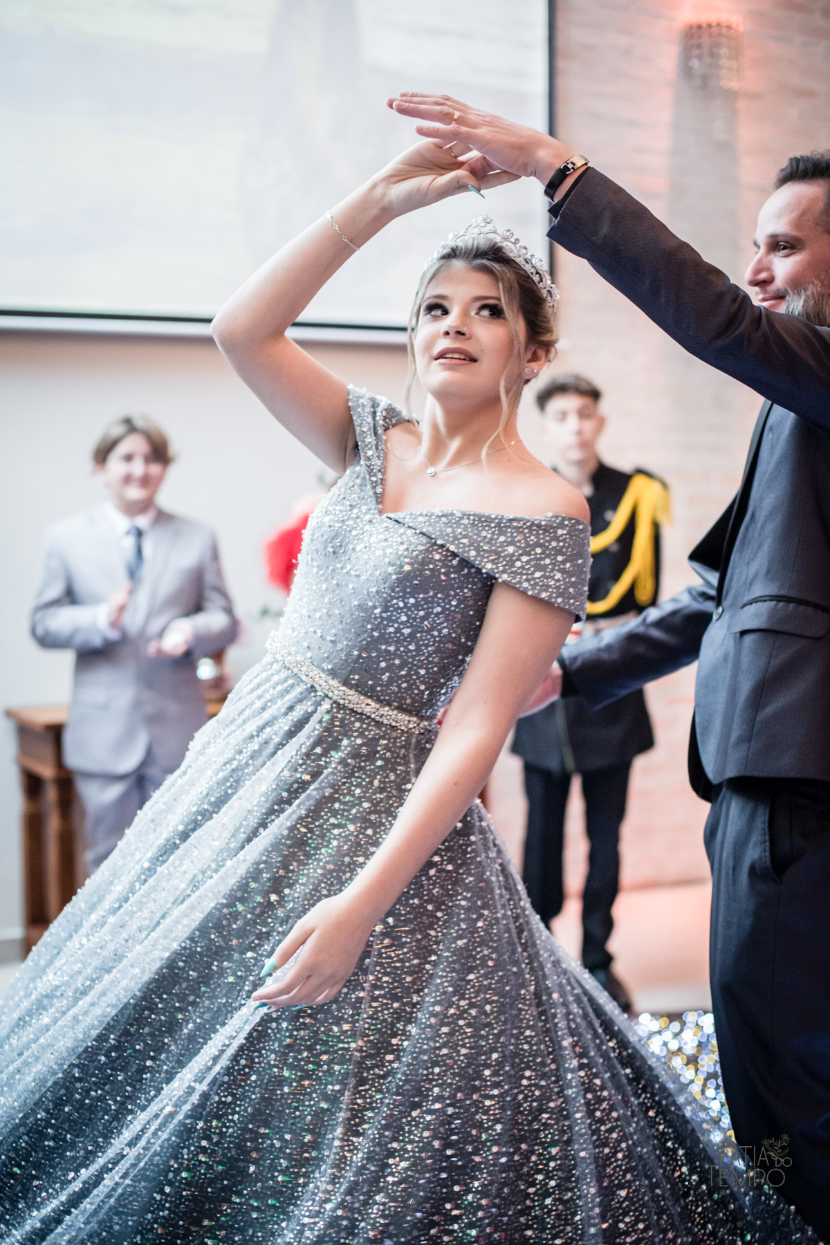 15 anos, debutante, adolescente, festa de debutante, maquiagem, penteado, vestido, mulher, Buffet, gastronomia, decoração, família, dança, apresentação, fotografia, balada, aniversário, robo de Led, funk, musica, amizade, felicidade, evento, 