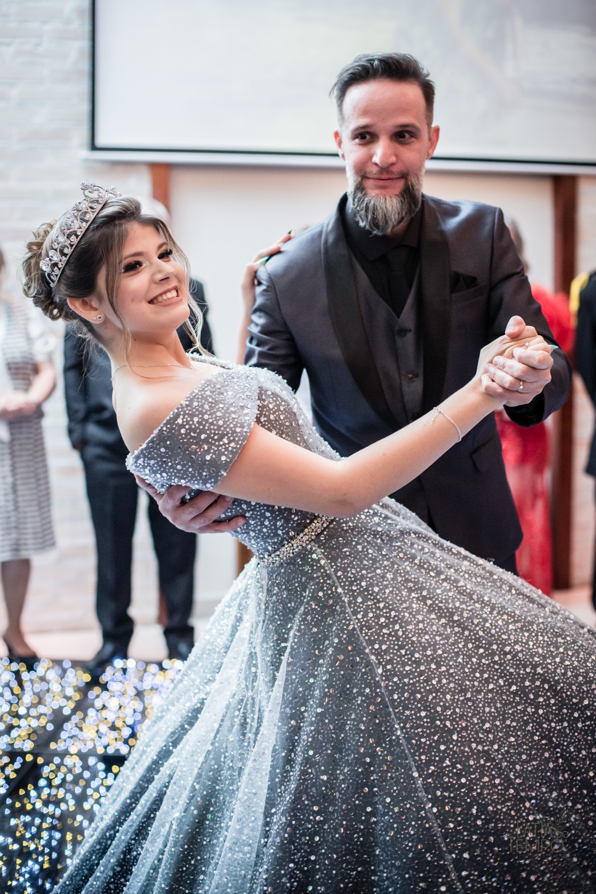 15 anos, debutante, adolescente, festa de debutante, maquiagem, penteado, vestido, mulher, Buffet, gastronomia, decoração, família, dança, apresentação, fotografia, balada, aniversário, robo de Led, funk, musica, amizade, felicidade, evento, 