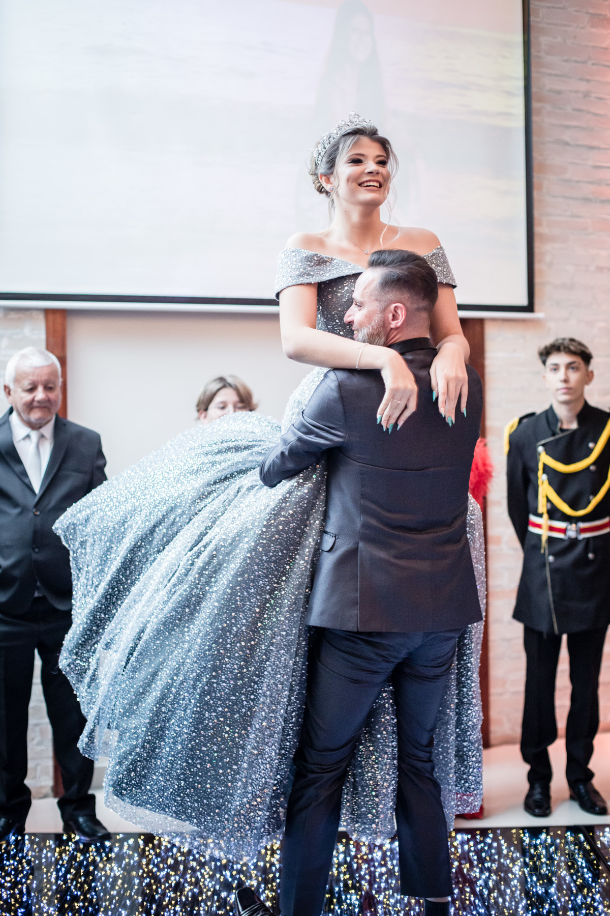 15 anos, debutante, adolescente, festa de debutante, maquiagem, penteado, vestido, mulher, Buffet, gastronomia, decoração, família, dança, apresentação, fotografia, balada, aniversário, robo de Led, funk, musica, amizade, felicidade, evento, 