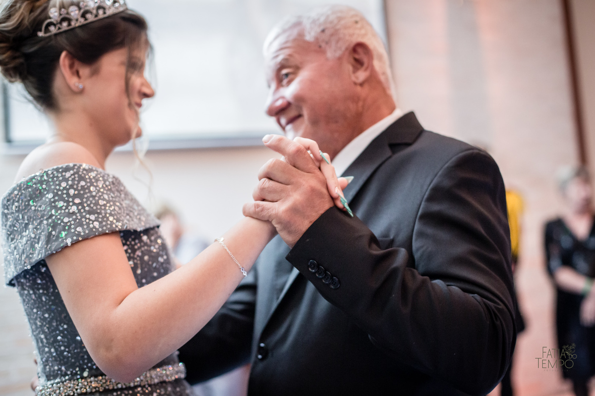 15 anos, debutante, adolescente, festa de debutante, maquiagem, penteado, vestido, mulher, Buffet, gastronomia, decoração, família, dança, apresentação, fotografia, balada, aniversário, robo de Led, funk, musica, amizade, felicidade, evento, 