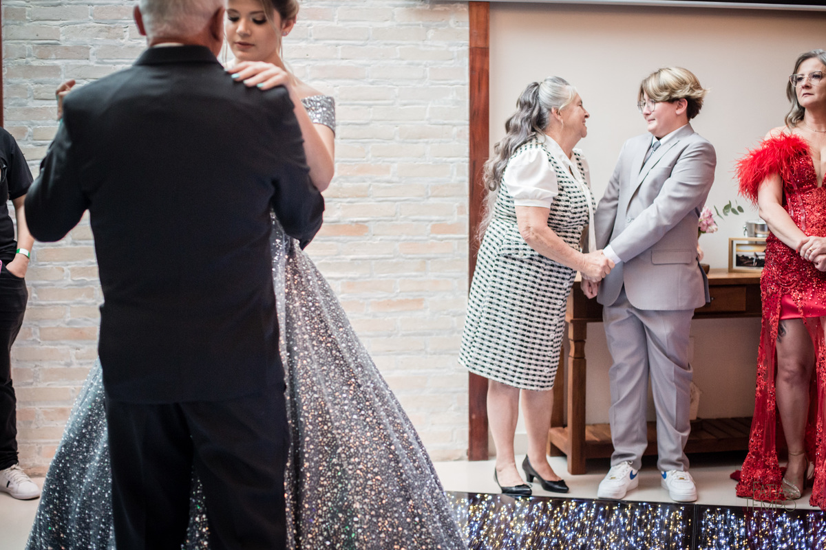 15 anos, debutante, adolescente, festa de debutante, maquiagem, penteado, vestido, mulher, Buffet, gastronomia, decoração, família, dança, apresentação, fotografia, balada, aniversário, robo de Led, funk, musica, amizade, felicidade, evento, 